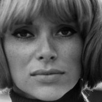 Mireille Darc Meztelen