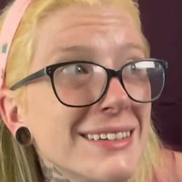 Miss Ellie Meztelen