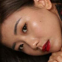Monique Yu Meztelen