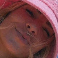 Nele Wüstenberg Meztelen