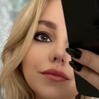 Neringa Križiūtė Meztelen