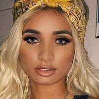 Pia Mia Meztelen