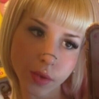 Piercing Poli’s Meztelen