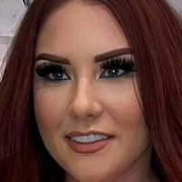 Ruby Red Meztelen