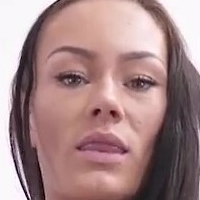 Sarah bei Mandala Meztelen