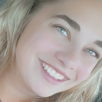Schuyler Thornton Meztelen