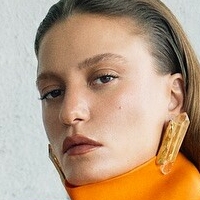 Serenay Sarıkaya Meztelen