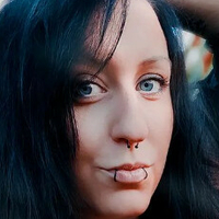 Skelli Meztelen