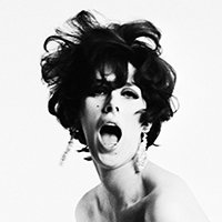 Sue Lloyd Meztelen