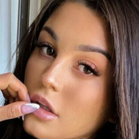 Tiana May Sarich Meztelen