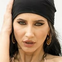 tinaulmeanu Meztelen